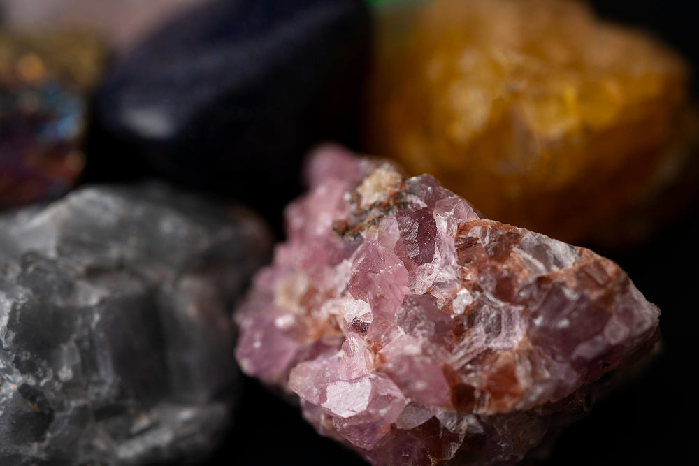 Welcher Kristall passt? – 6 Ziele, 6 Steine (mit Mini-Ritual & Duft)